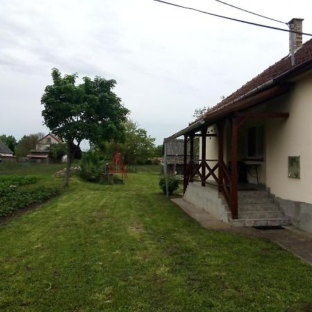 Öregakác Vendégház Tiszaladany Exterior foto