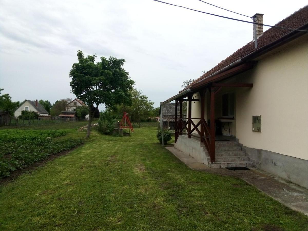 Öregakác Vendégház Tiszaladany Exterior foto