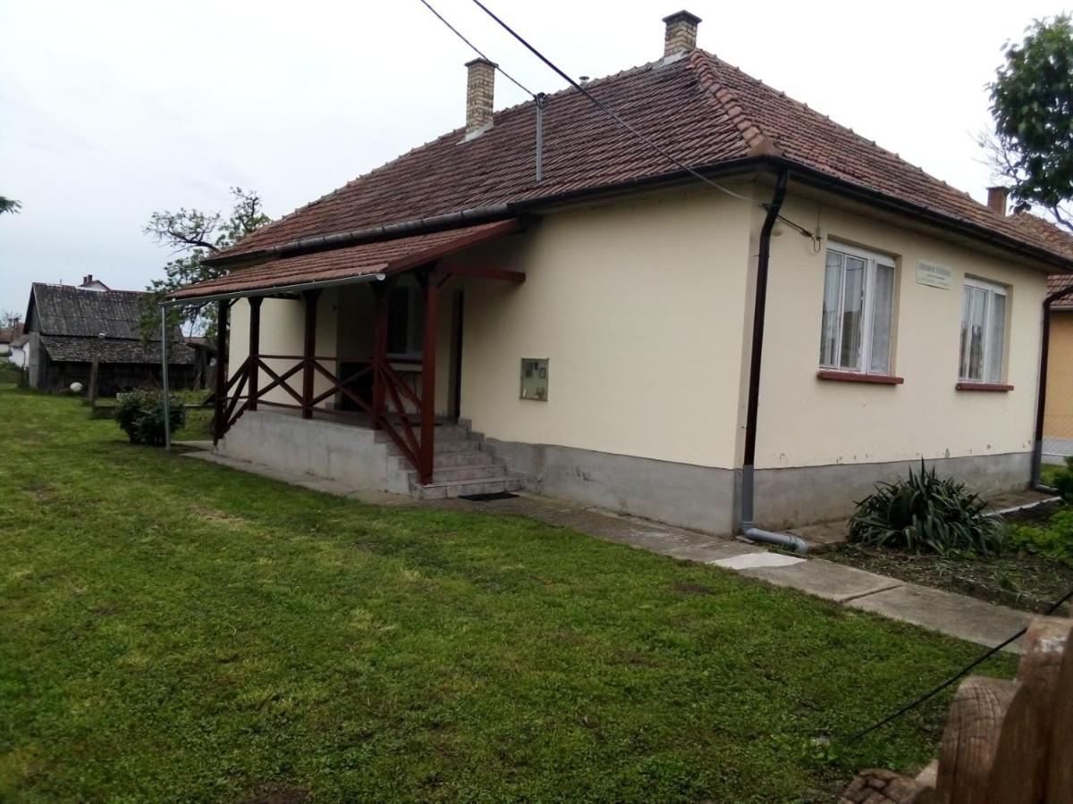 Öregakác Vendégház Tiszaladany Exterior foto