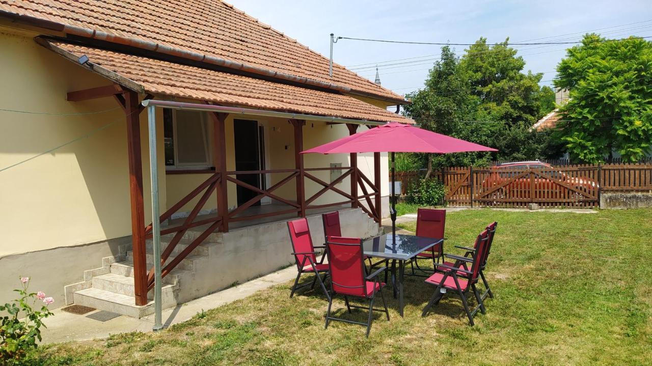Öregakác Vendégház Tiszaladany Exterior foto