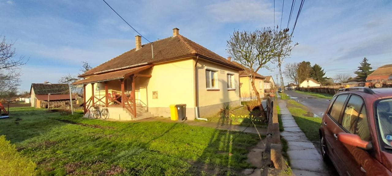 Öregakác Vendégház Tiszaladany Exterior foto
